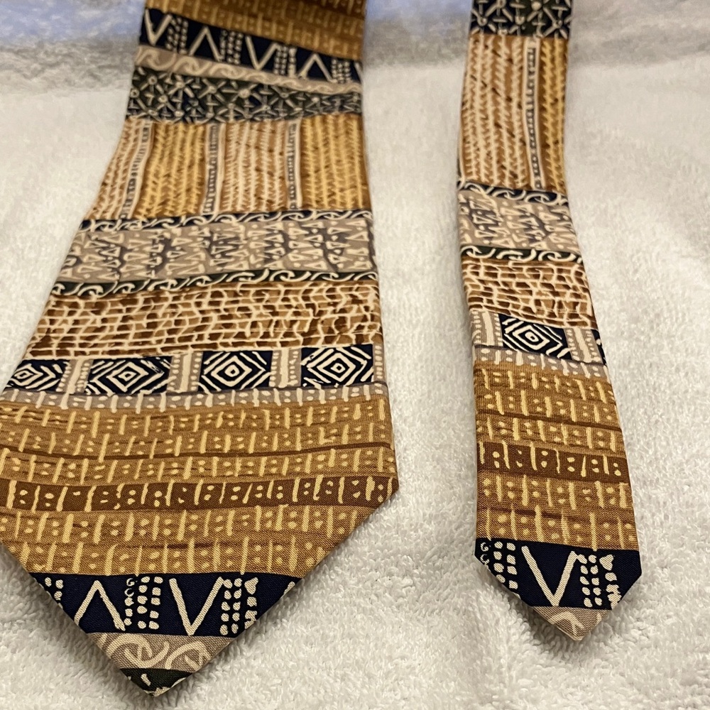GENTLEMEN’S CLUB Geometric Print Silk Tie